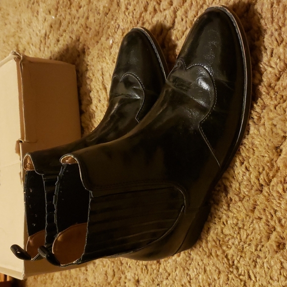 Zara Shoes | Zara Wingtip Chelsea Boot | Color: Black | Size: 7.5 | Bananais's Closet